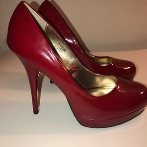 Steve Madden platform maroon color heels size 7.5